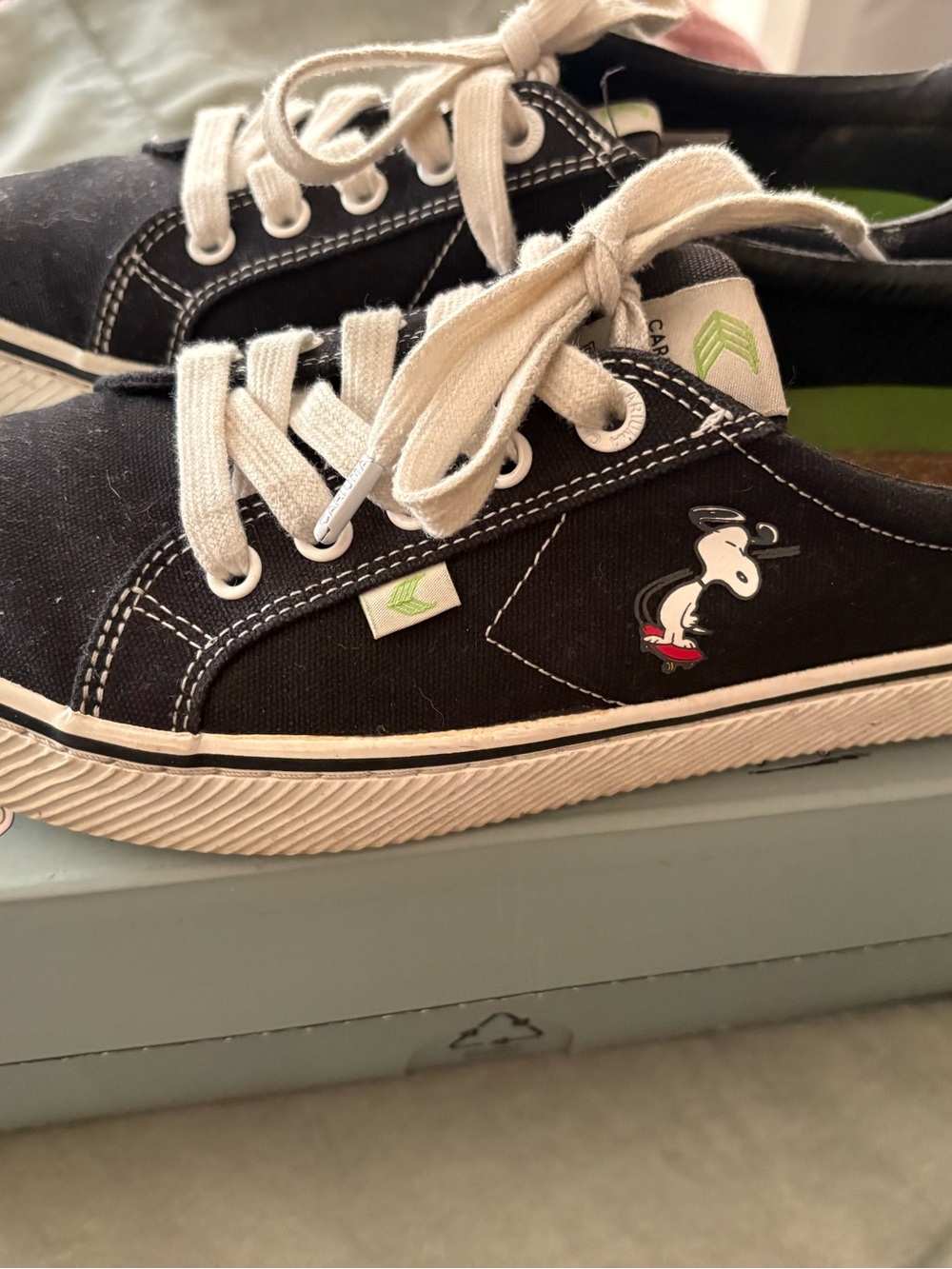 Cariuma size 9 Black Canvas Snoopy Sneakers